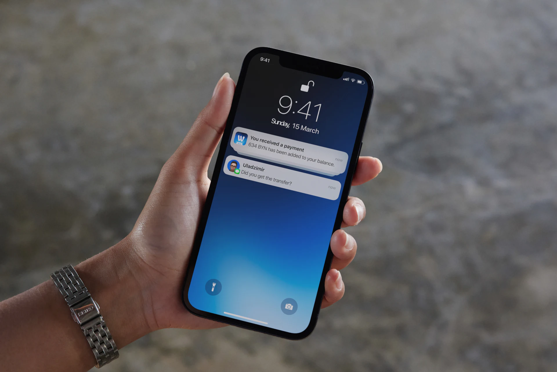 Lock-screen bank payment summary and chat inquiry notifications